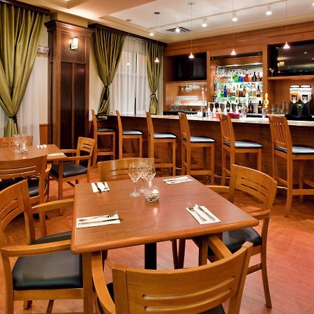 Holiday Inn Hotel And Suites-Kamloops, An Ihg Hotel Ресторант снимка