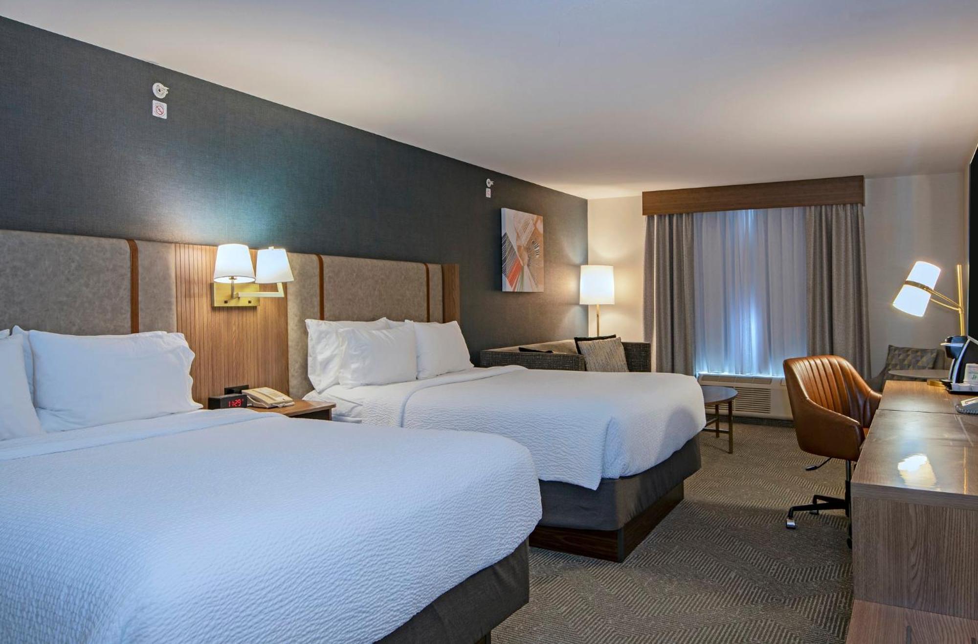 Holiday Inn Hotel And Suites-Kamloops By Ihg Екстериор снимка